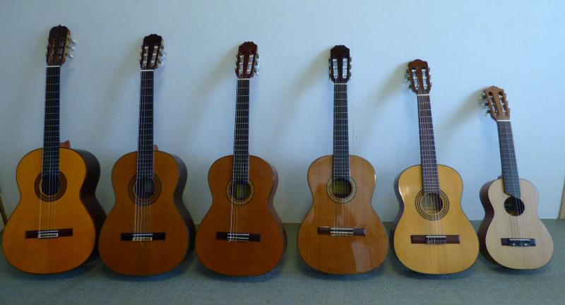 にはお子様の手にあった小さなギター